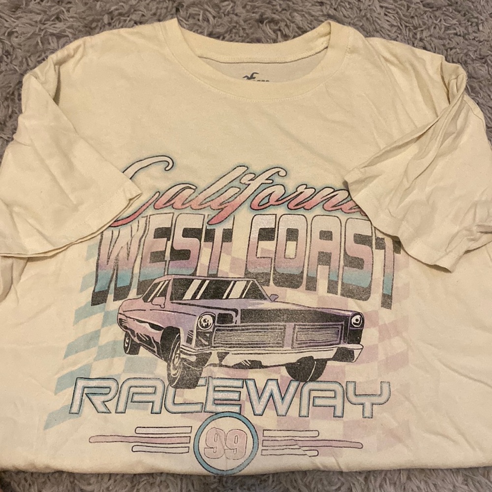 Hollister graphic tee